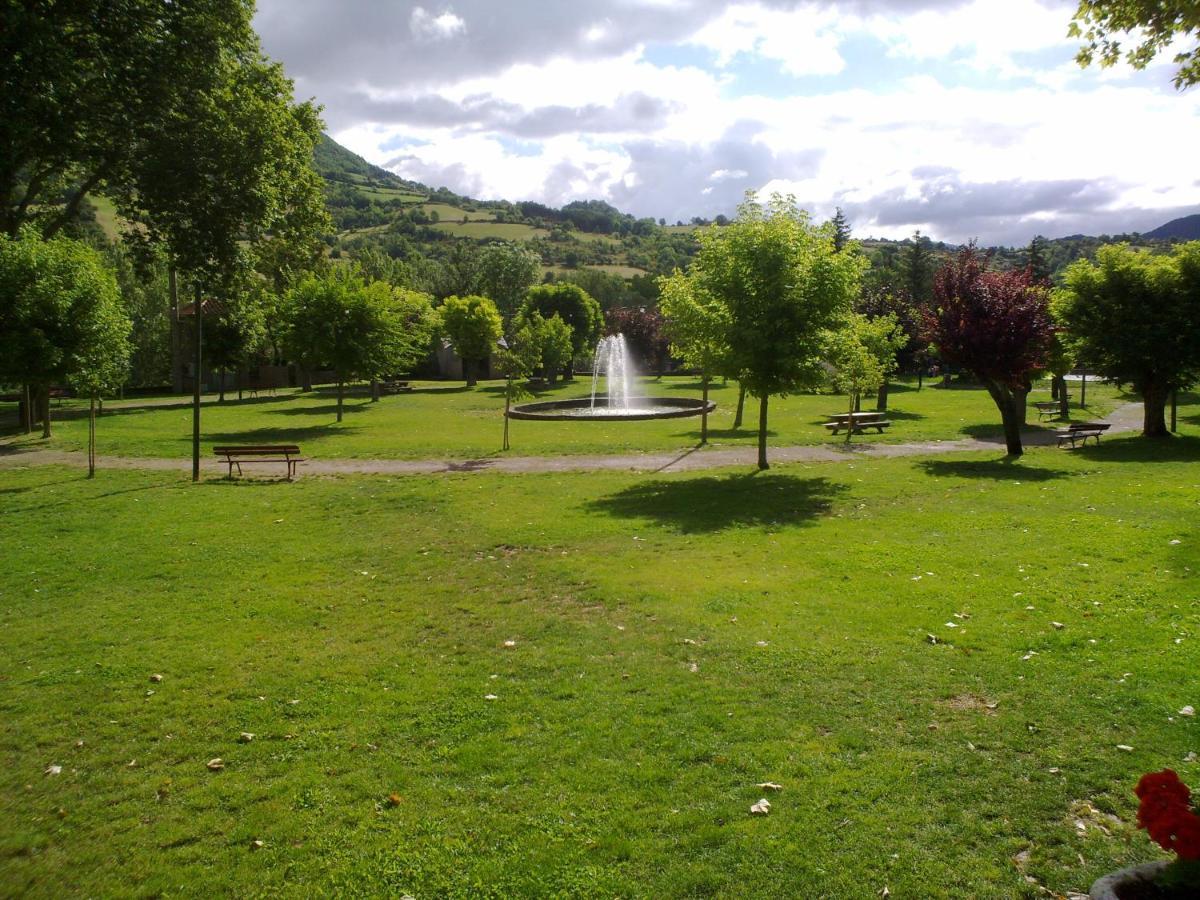 Gite Des Deux Rivieres Nant Buitenkant foto